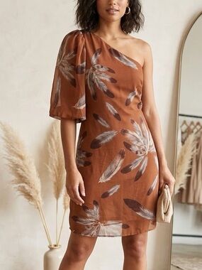 Hello Miss One Sleeve Dress Feather Print